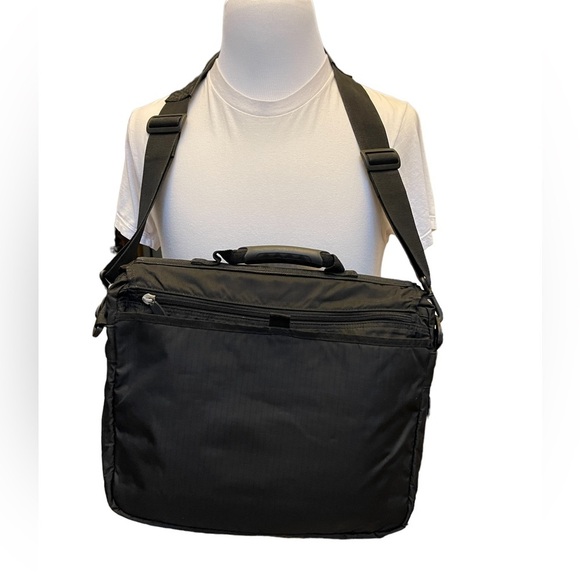 Eddie Bauer Blue & Black Messenger Bag with Laptop Carry on‎ Crossbody Bag - Picture 2 of 14